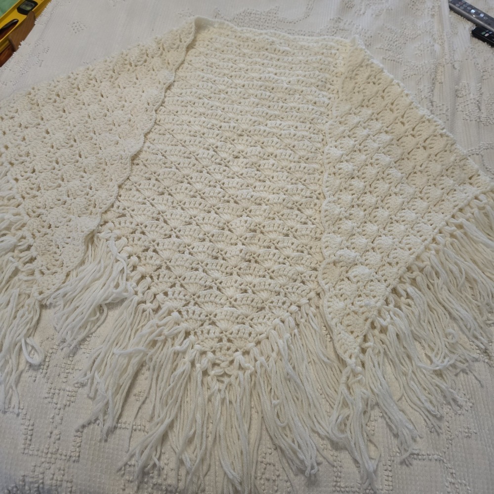 Shawl Granny Cottage Hand Knitted Cream Heavy Adult Fringe EUC Vintage Boho